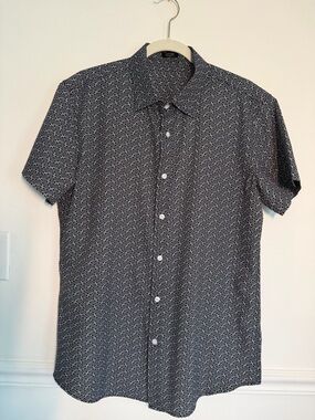 Short Sleeve Casual Button-Down Shirt in Black & White Geometric